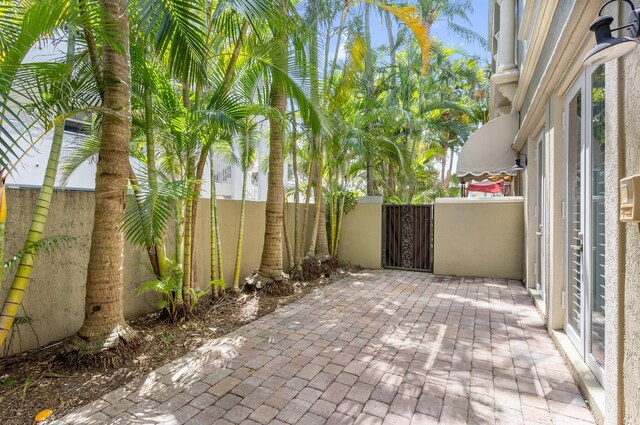 921 Osceola Dr Unit 11, Boca Raton, FL 33432 - view of patio / terrace featuring a gate and fence