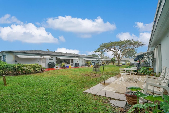 view of yard with a patio