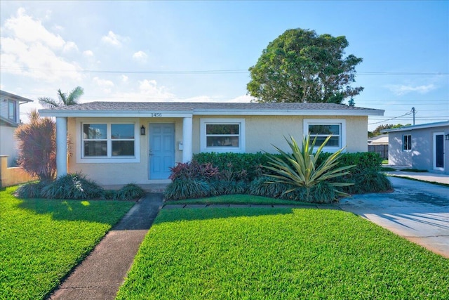 view of front of house with a front lawn