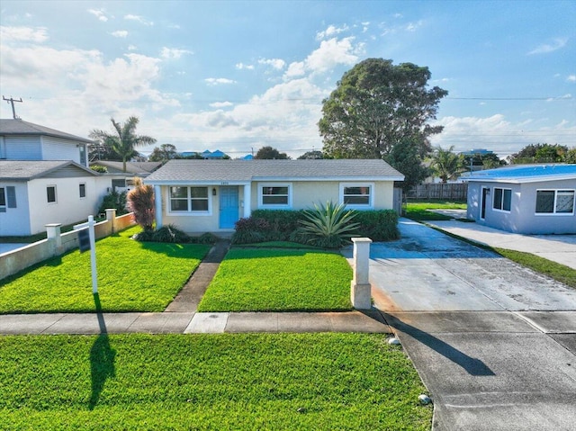 view of front of property with a front lawn