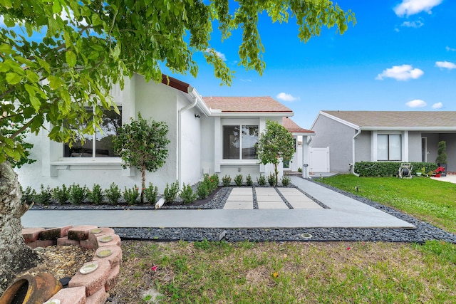 view of front of home with a front lawn