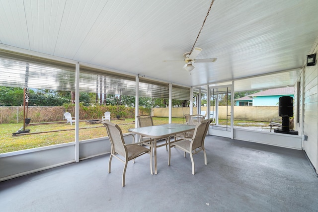 sunroom featuring ceiling fan