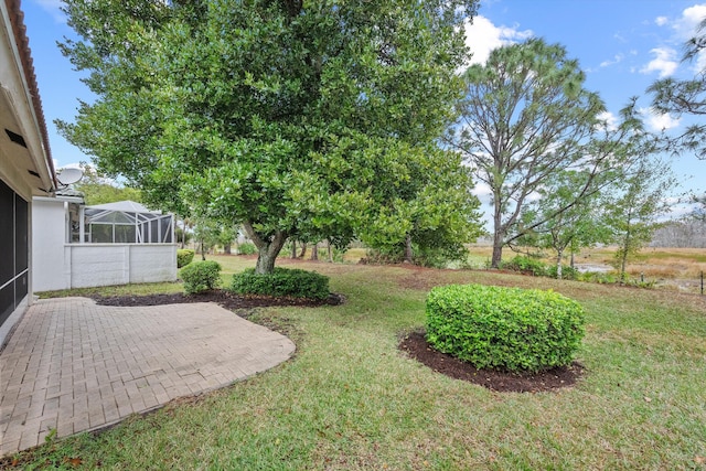 view of yard featuring a patio area