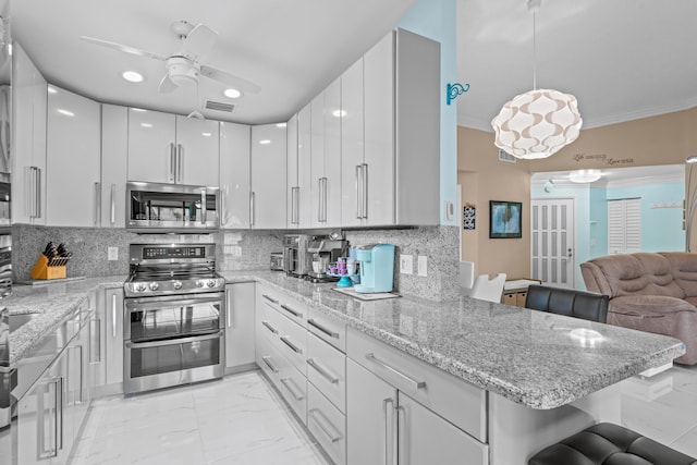 kitchen with decorative backsplash, a breakfast bar area, kitchen peninsula, and stainless steel appliances