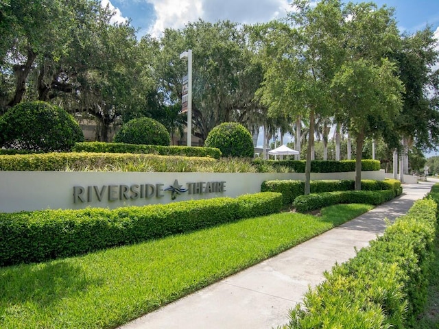 view of community / neighborhood sign