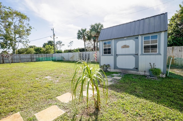 view of yard with a storage unit