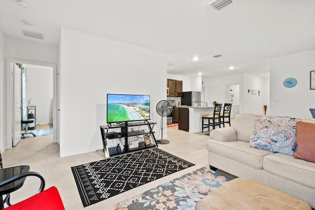 living room featuring recessed lighting, visible vents, baseboards, and light tile patterned flooring