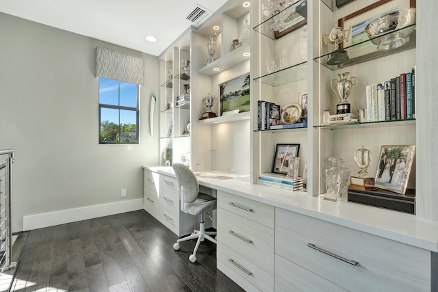 office area featuring built in desk and dark hardwood / wood-style floors