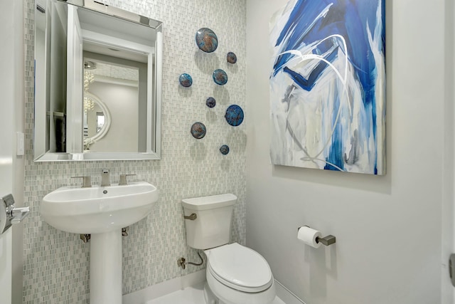 5525 Renoir Pl, Palm Beach Gardens, FL 33418 - bathroom featuring tile walls, backsplash, and toilet