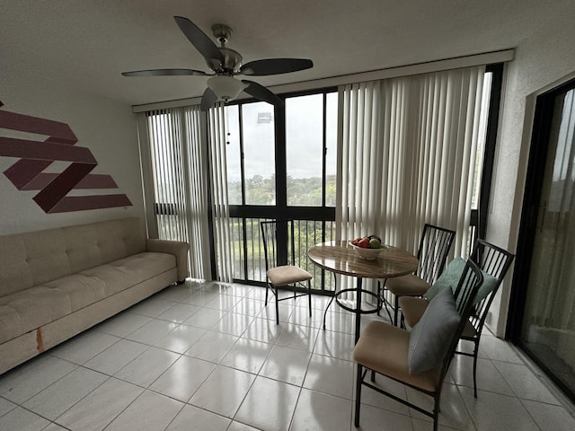 sunroom with ceiling fan