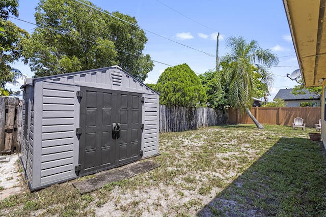 view of outdoor structure featuring a yard