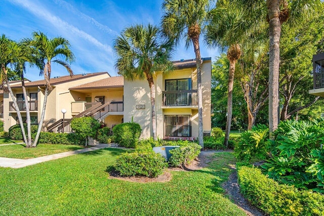 view of front of house with a front yard