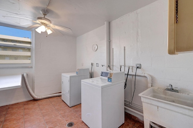 laundry room with ceiling fan, independent washer and dryer, light tile patterned flooring, and sink