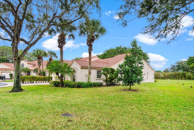 view of front of house featuring a front lawn