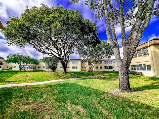 ranch-style house featuring a front lawn