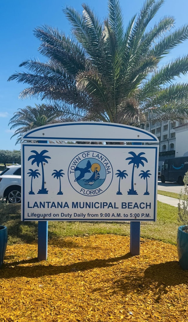 view of community / neighborhood sign