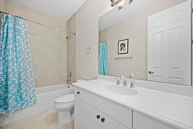 full bathroom featuring shower / bath combo with shower curtain, toilet, and vanity