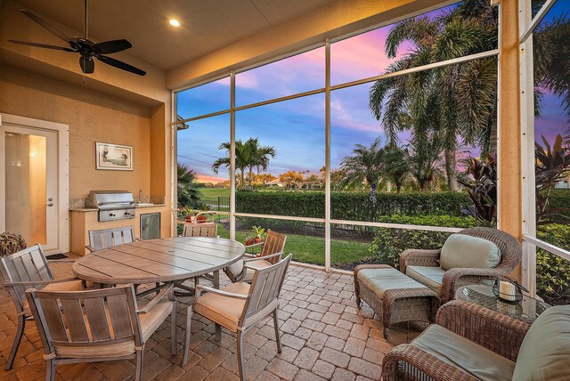 sunroom with ceiling fan