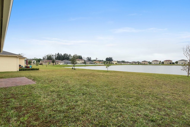 view of yard featuring a water view