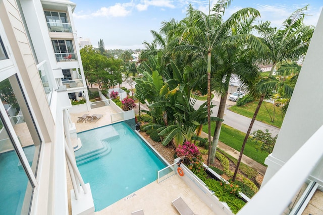 view of swimming pool