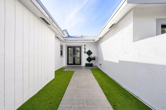 view of front facade featuring a garage and a front yard