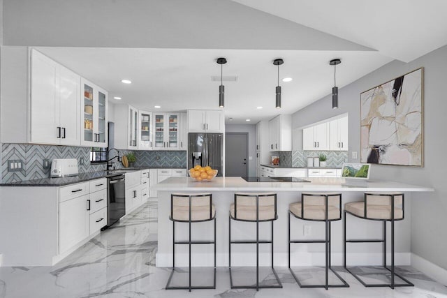51 Woods Ln, Boynton Beach, FL 33436 - kitchen featuring stainless steel fridge, dishwashing machine, a peninsula, a sink, and a breakfast bar area