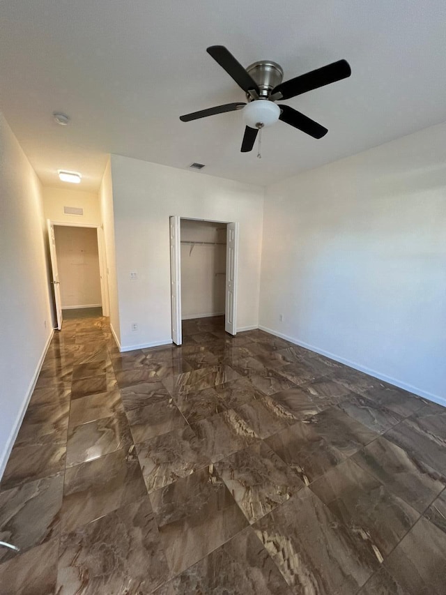 unfurnished bedroom featuring ceiling fan and a closet