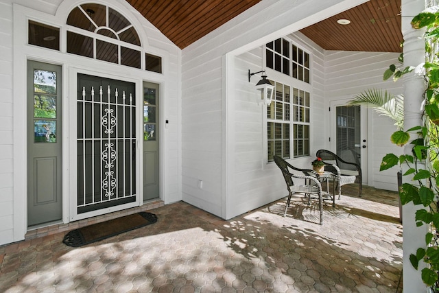 doorway to property with covered porch