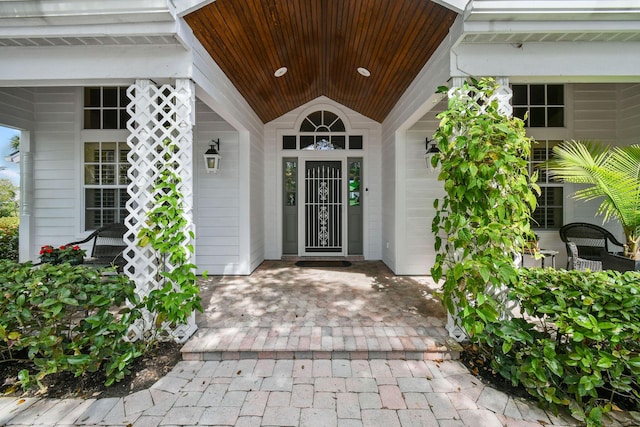 entrance to property featuring a porch