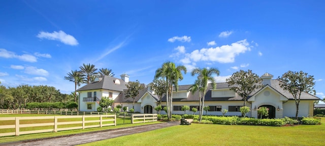 view of front of property with a front yard