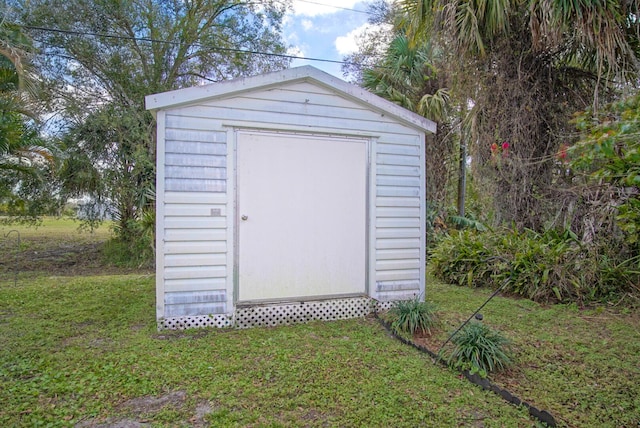 view of outbuilding featuring a yard