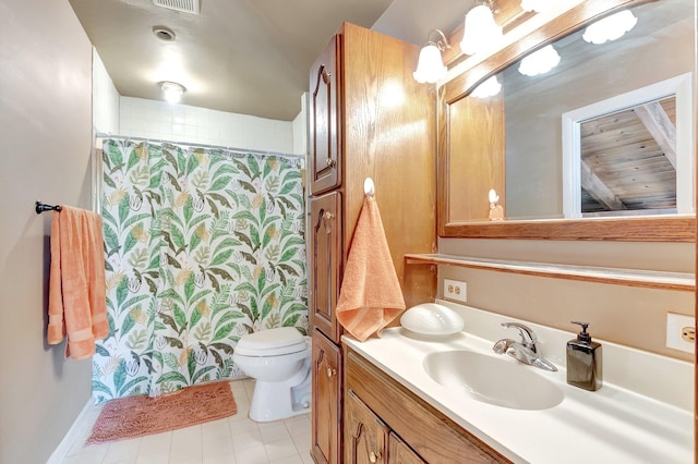 bathroom with a shower with curtain, vanity, and toilet