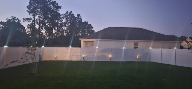 view of yard at dusk