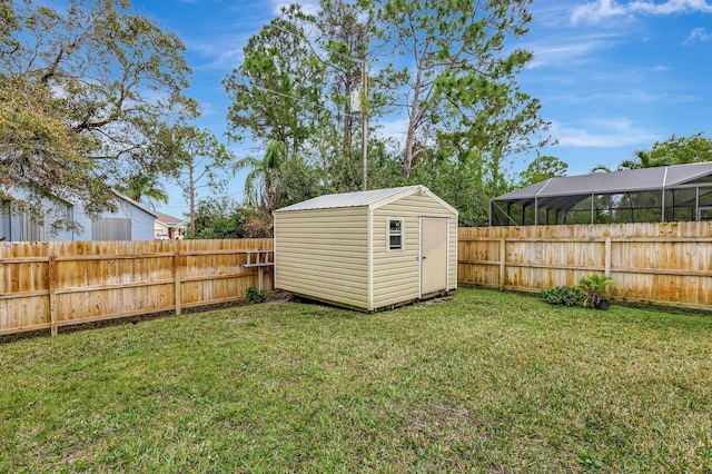 view of yard featuring a storage shed