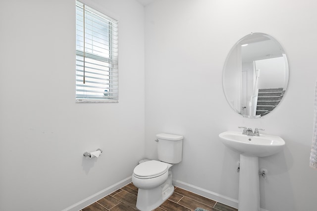 bathroom featuring sink and toilet