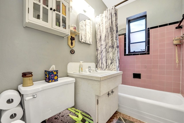 full bathroom featuring vanity, toilet, and shower / tub combo with curtain