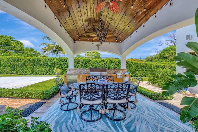 view of patio featuring an outdoor kitchen and grilling area