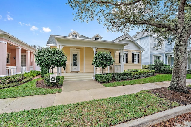 view of front of home featuring a front lawn and covered porch