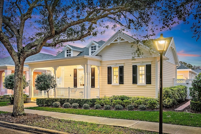 view of front of property featuring a porch