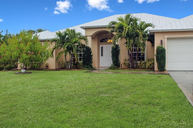 view of front facade featuring a garage and a front lawn