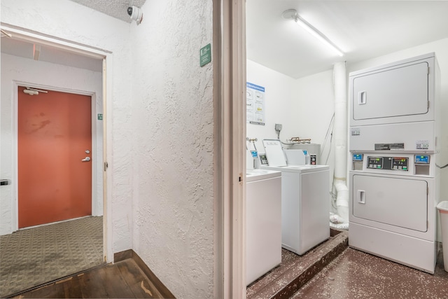 washroom featuring washing machine and dryer and stacked washer and clothes dryer