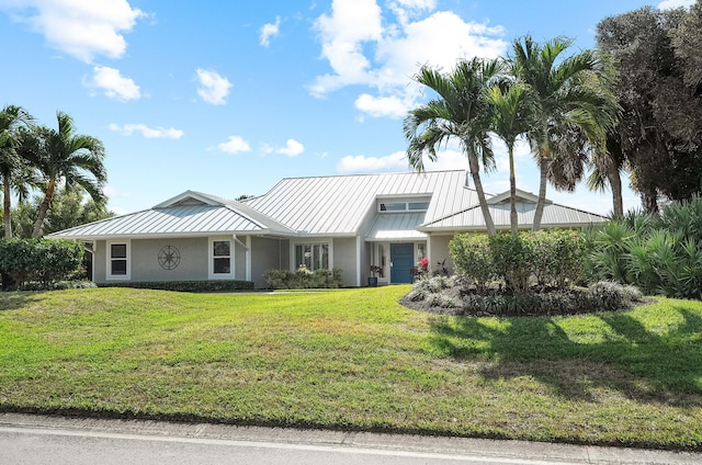 view of front of house featuring a front yard