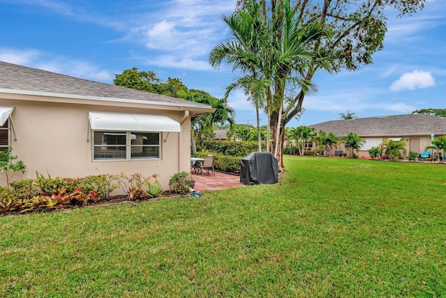 view of yard featuring a patio