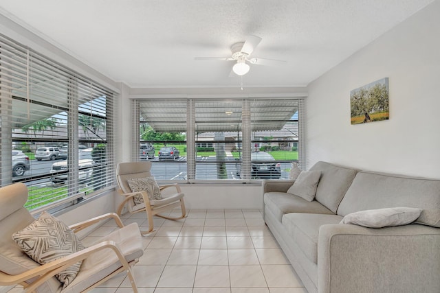 sunroom with ceiling fan