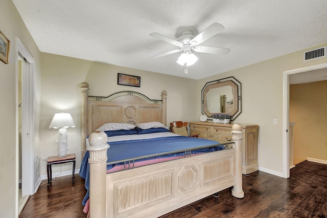 bedroom featuring a textured ceiling, dark wood-type flooring, and ceiling fan