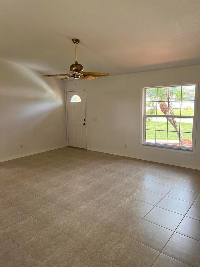 foyer entrance featuring ceiling fan