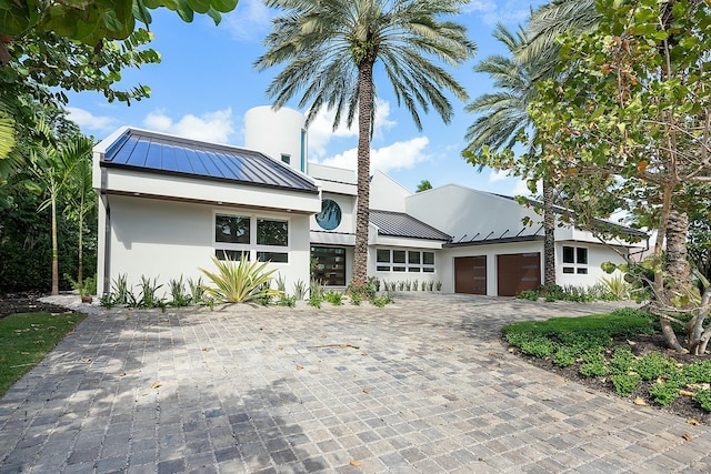 view of front facade with a garage