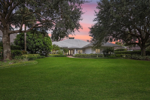 view of yard at dusk