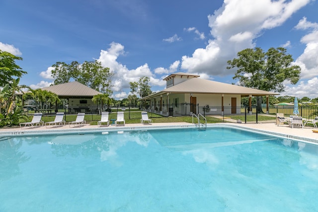 view of swimming pool with a lawn