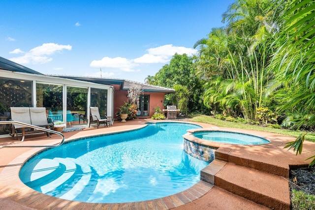 view of pool featuring an in ground hot tub and a patio area